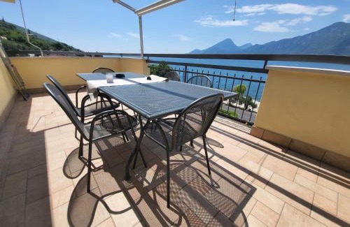 Brenzone sul Garda Apartment | Penthouse CASA ALKEA Masse Lake view