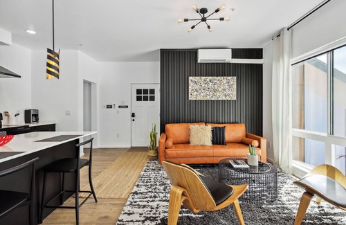 White Salmon Apartment | Penthouse deluxe studio, Mt Hood views, downtown White Salmon, suite 12