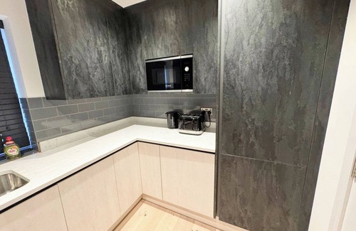 Kensal Green Apartment | Penthouse in Central London – Stylish, Spacious Apartment.
