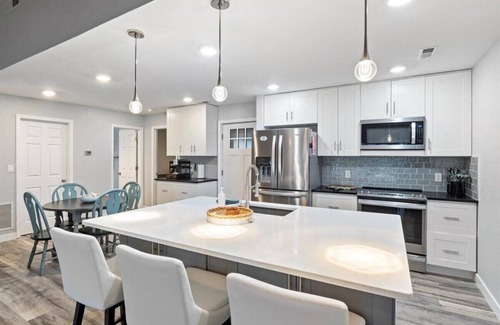 Village of Four Seasons Condo | Penthouse Level Condo w/Lake & Pool Views, Boat Slip, Tennis & Pickleball