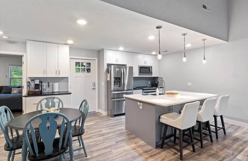 Village of Four Seasons Condo | Penthouse Level Condo w/Lake & Pool Views, Boat Slip, Tennis & Pickleball