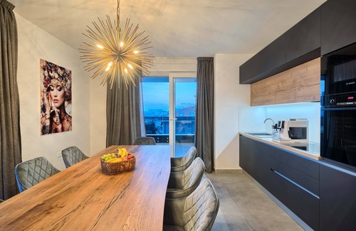 Znjan Apartment | Penthouse Liberty Living with Pool