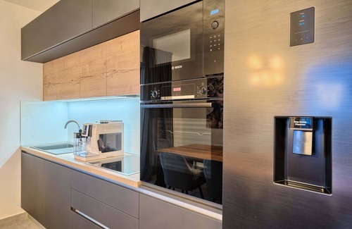 Znjan Apartment | Penthouse Liberty Living with Pool