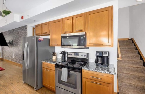Grandville Apartment | Penthouse Luxury! Stunning King Bed Suite at Grand Castle
