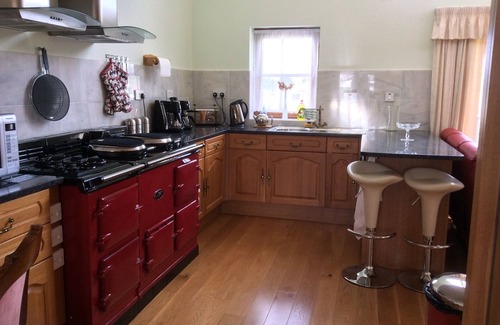 Probus Apartment | Penthouse Luxury Suite for 4 persons with 2 marble bathroom