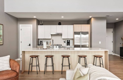 The Gulch Condo | Penthouse Luxury w/Pool, Patio & City View - Walk to Broadway