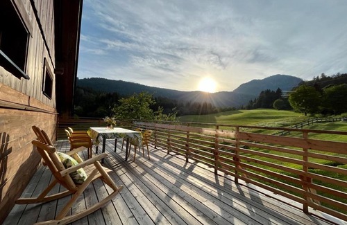 Kotschach-Mauthen Apartment | Penthouse mit Bergblick im Kärntner Bauernhaus mit 2 sonnigen Dachterrassen