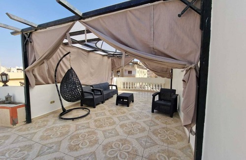 Pyramids Gardens Apartment | Penthouse Near the Pyramids - Great Stay!