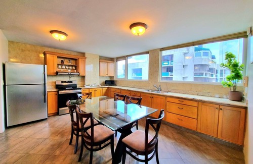 Panama City Condo | Penthouse Ocean view Balboa Ave prime location large 2 bed Panama City