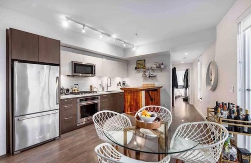 Mount Pleasant Apartment | Penthouse: Private roof top & hot tub. King Bed