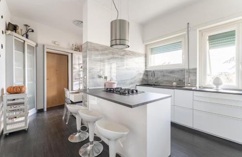 Quartiere XX Ardeatino House | Penthouse Room Private Bath & Wi Fi AC