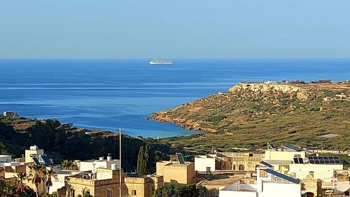 Xaghra Apartment | Penthouse, Sea Views and Private Roof Top Pool