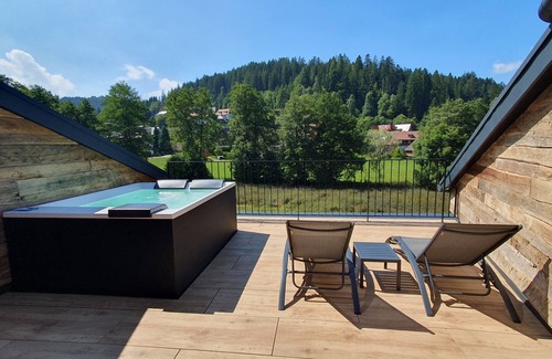 Hinterzarten Apartment | Penthouse Suite with whirlpool | Hinterzarten