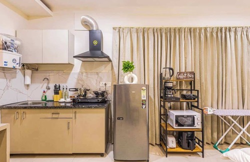 Gurugram Apartment | Penthouse w/Jacuzzi/steam bath &foot massage