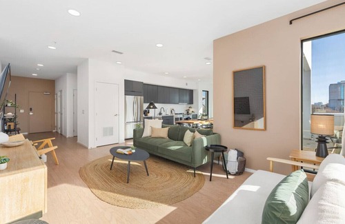 North Capitol Apartment | Penthouse with Patio Walk to Downtown 3 Bedrooms, 5 Beds