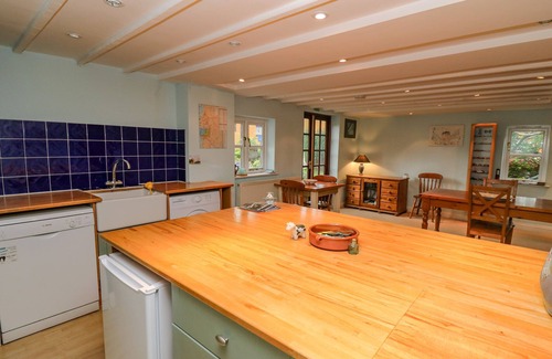 Aberystwyth Cottage | PENYBONT APARTMENT, pet friendly, with a garden in Bow Street, Wales