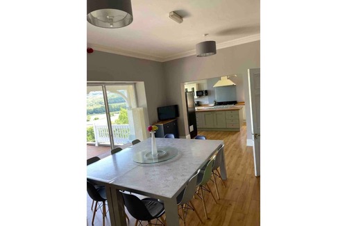 Pentrefelin House | Penybryn - Overlooking the Towy valley