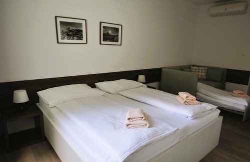 Zamarovce House | Penzion ARENAostrov