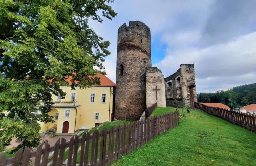 Manova Lhota House | Penzion hradu Svojanov