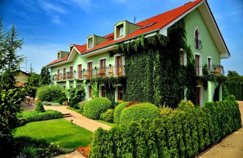 Moravany nad Vahom Hotel | Penzion Tematin