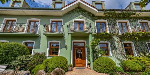 Moravany nad Vahom Hotel | Penzion Tematin