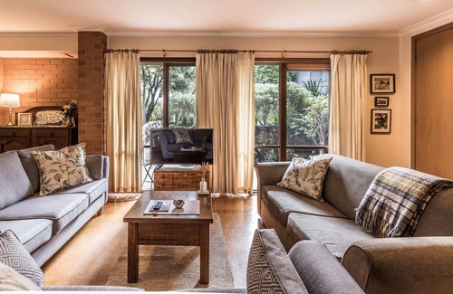 Limonite Bed & Breakfast | Peonies and pomegranates B&B country garden escape