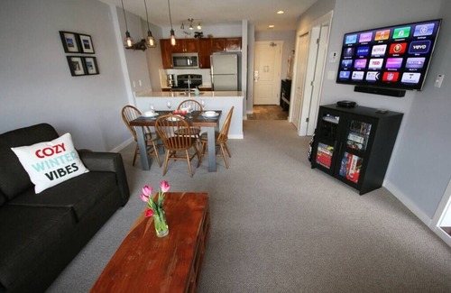 Village North Apartment | PeoWhistler-1 Bdrm + Sofabed mtn view in DeerLodge