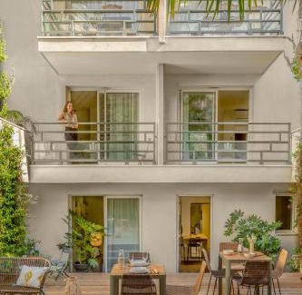 Val-de-Grace Apartment | PEPPER & PAPER Apartments