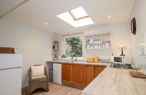Banff Cottage | PEPPERMILL COTTAGE, pet friendly, with a garden in Whitehills