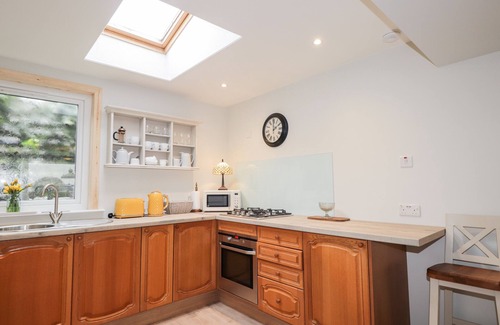 Banff Cottage | PEPPERMILL COTTAGE, pet friendly, with a garden in Whitehills