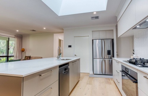 Abbey House | Peppermint Breeze – A Luxurious Retreat Surrounded by Nature