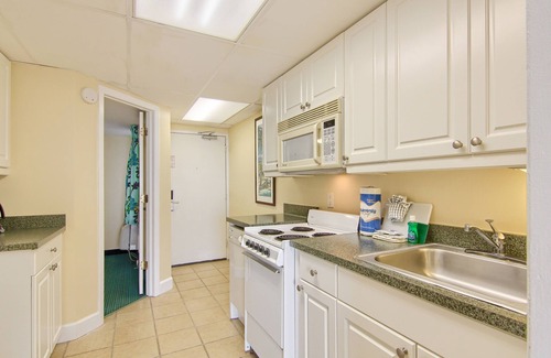 Ocean Drive Apartment | Peppertree By The Sea