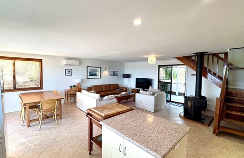 Peppermint Grove Beach House | Peppy Beach House – Stunning Ocean Views & Relaxed Coastal Escape