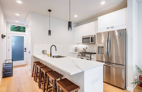 Wallingford House | Perch - Charming 2BR with parking, AC, and a rooftop view