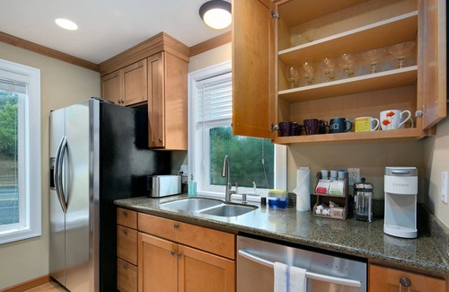 Central District House | Perch - Cozy Ensuites: 3BR/3BA townhome with parking