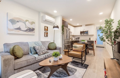 Broadway House | Perch - Howell Haven 33: Pet-Friendly Urban Haven in Historic Capitol Hill