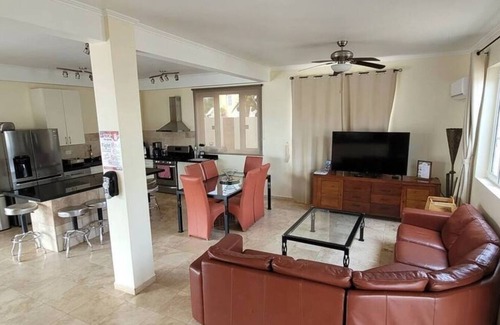 Kamay Villa | Perched on a hill in Noord, this villa is a 6-bed, 7-bath luxury retreat just minutes from Palm Beach. With 5,500 sq. ft. of indoor comfort plus expansive outdoor living, this private villa blends upscale elegance with island charm.