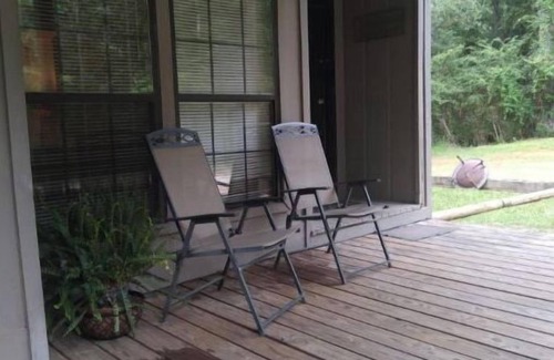 McComb Apartment | Percy Quinn Vacation Rental B