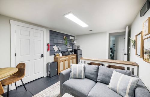 Lynchburg Apartment | Perfect 1 Bedroom - Sleeps 4 | Near LU | Newly Renovated! by Saydrajanes Properties