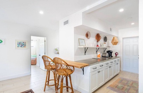 Bay Harbor Islands Apartment | Perfect 2 bed 1 bath|Prime Location 2 min to beach