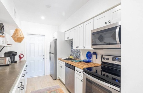 Bay Harbor Islands Apartment | Perfect 2 bed 1 bath|Prime Location 2 min to beach