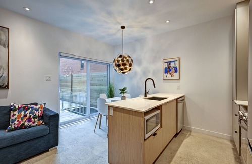 Pointe-Saint-Charles Condo | Perfect 2bdr in the hart of Montreal