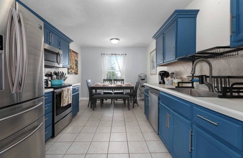 Waldron House | Perfect 3 BR Home in North KC near the Airport!