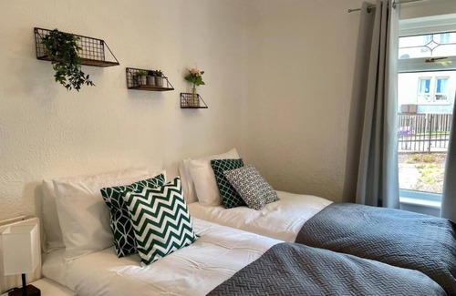 Swindon House | Perfect Accommodation for professionals! Great Connections