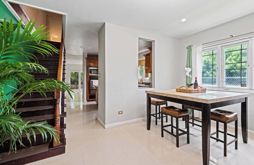 Gambier House | Perfect Alarm Protected Townhouse Near Beach 🏝 & Airport ✈️!
