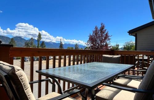 East Kootenay House | Perfect base Invermere 3bd townhouse mt views with garage