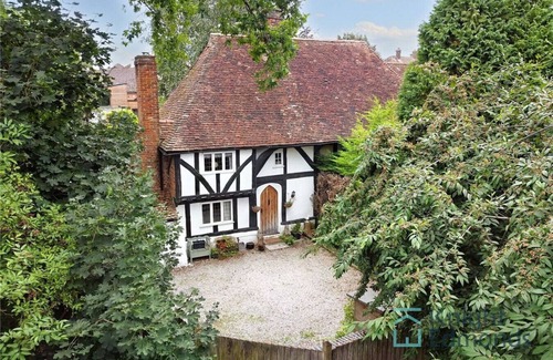 Maidstone House | Perfect Booking | The Buttery 500 Year Old Cottage