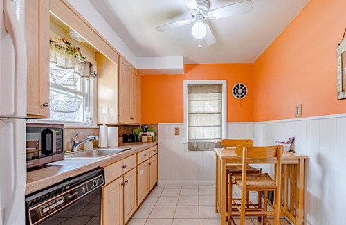 Fairview Park House | Perfect Cleveland 3BR House Westside Suburb Close to Everything Pet Friendly
