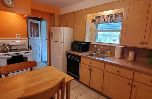 Fairview Park House | Perfect Cleveland 3BR House Westside Suburb Close to Everything Pet Friendly