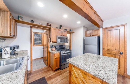 Aspen Brook Cabin | Perfect Family Cabin, Walking Distance to RMNP and the River in Aspen Brook + AC